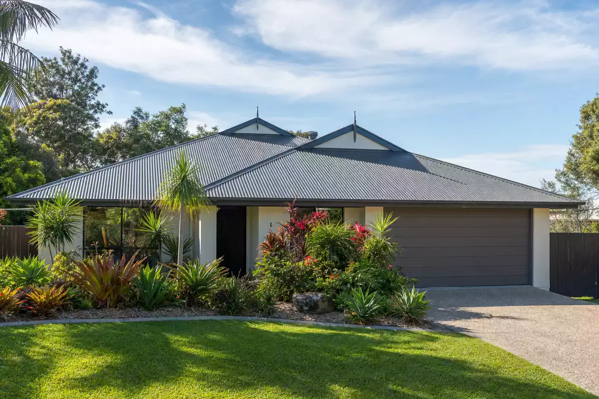 Roof cleaning in Eagle Farm