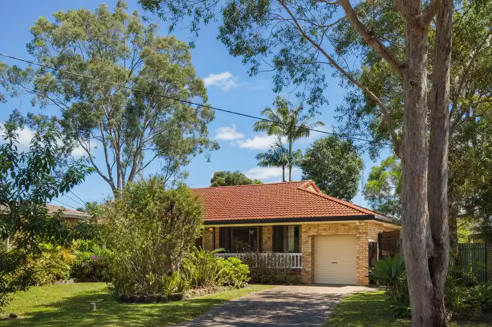 Roof cleaning in Strathpine